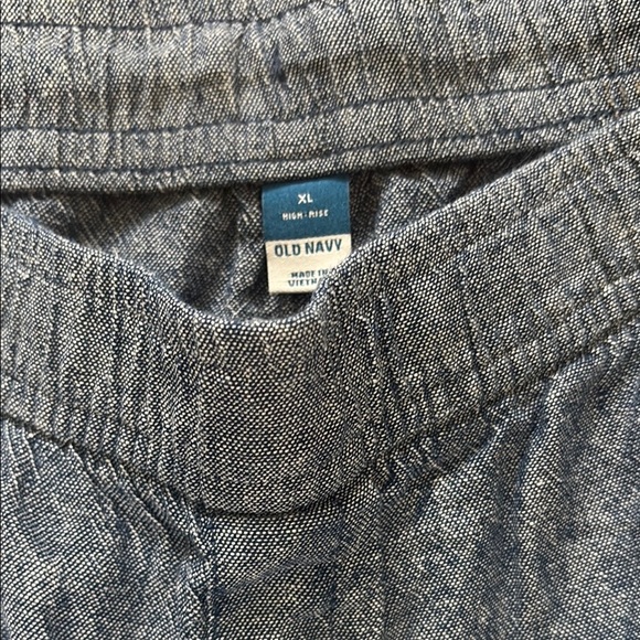 Old Navy Women's Chambray blue shorts - Picture 3 of 5